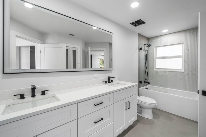 Completely renovated, this beautifully reimagined residence - photo 28