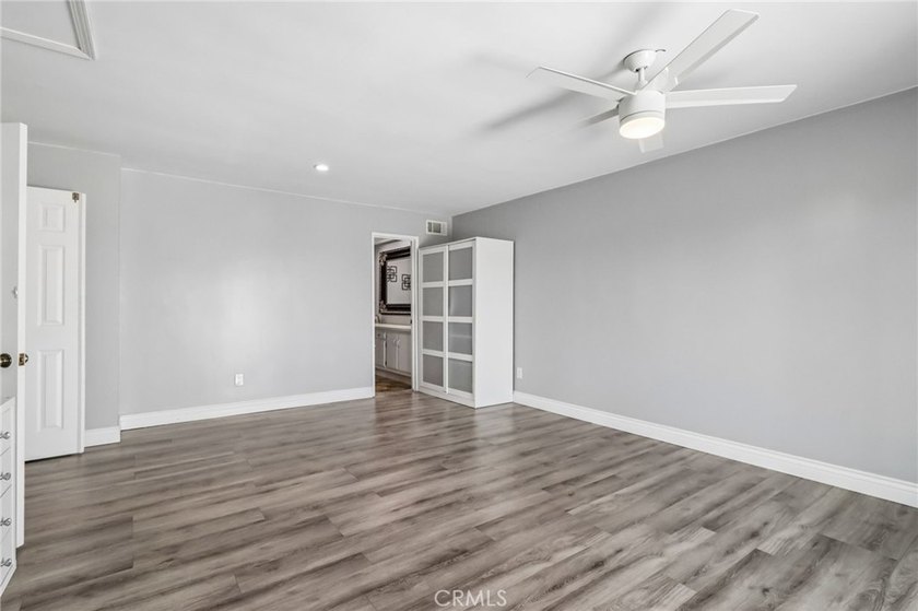 Great 2 story luxury home located in a well established - photo 33