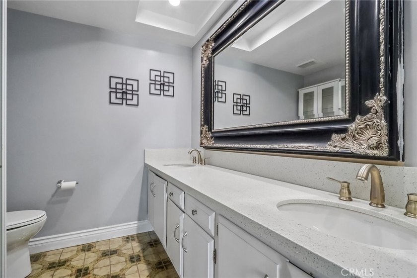 Great 2 story luxury home located in a well established - photo 36