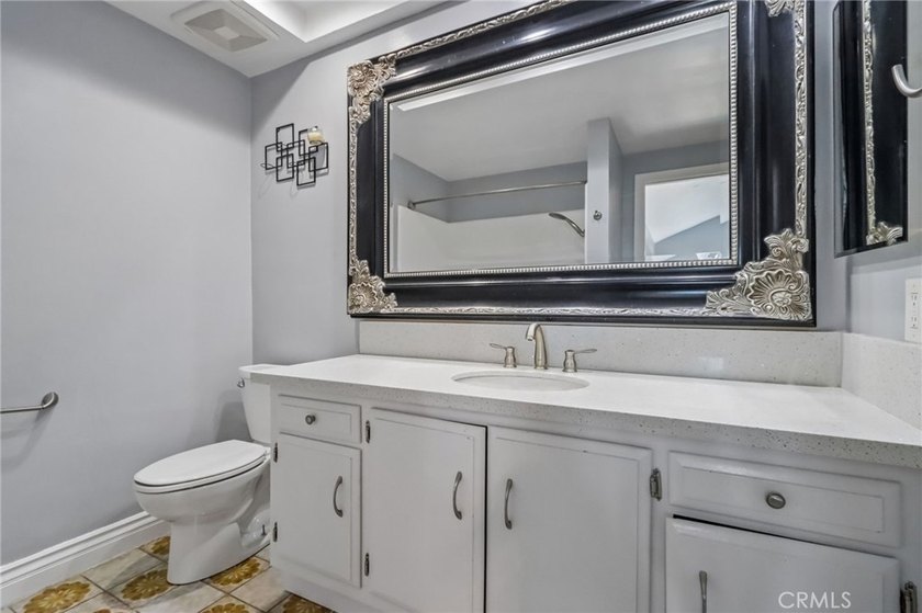 Great 2 story luxury home located in a well established - photo 37
