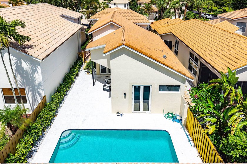 Completely renovated, this beautifully reimagined residence - photo 38