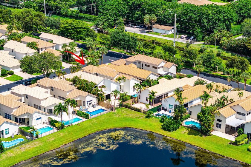 Completely renovated, this beautifully reimagined residence - photo 41
