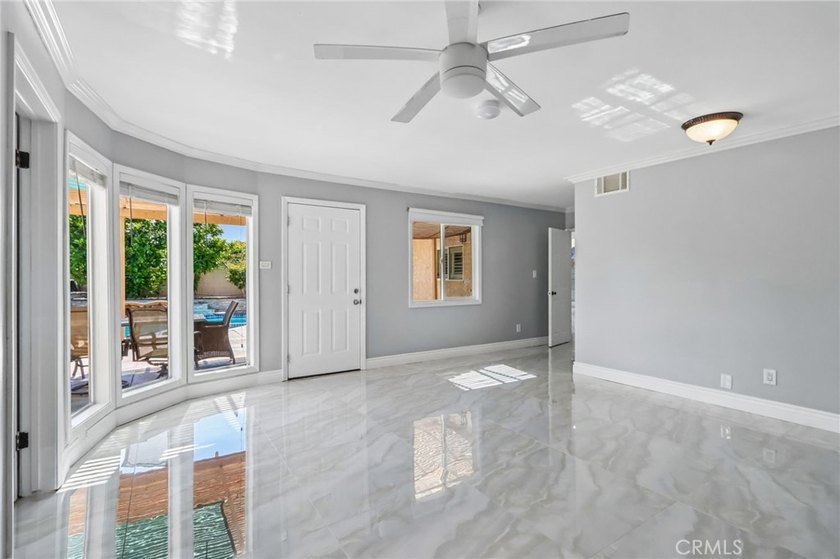 Great 2 story luxury home located in a well established - photo 46