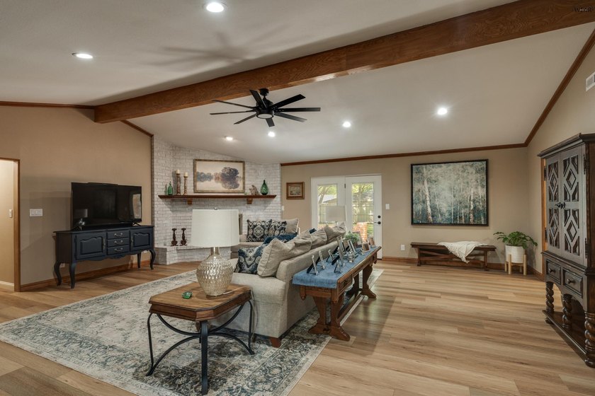 Over $100K in recent renovations that include a full kitchen - photo 9