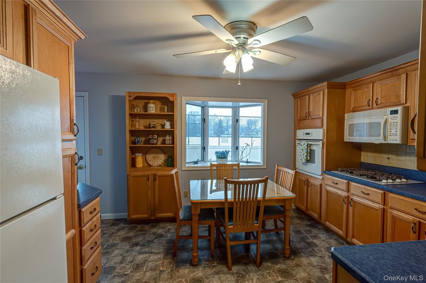 Meticulously maintained with pride of ownership, this sun - photo 13