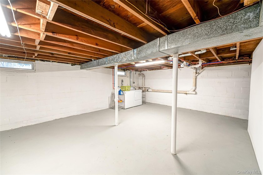 Meticulously maintained with pride of ownership, this sun - photo 28