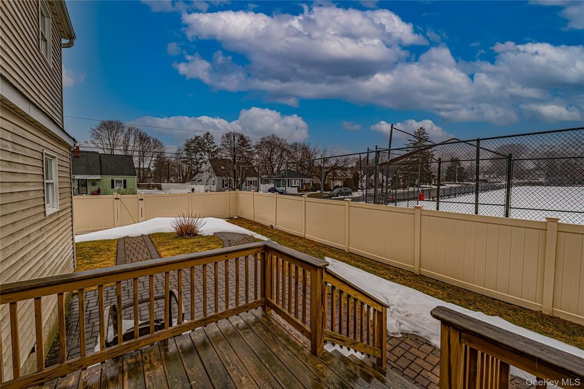 Meticulously maintained with pride of ownership, this sun - photo 31