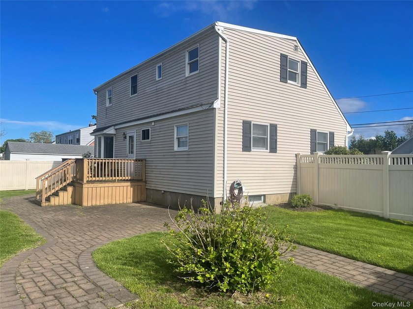 Meticulously maintained with pride of ownership, this sun - photo 34