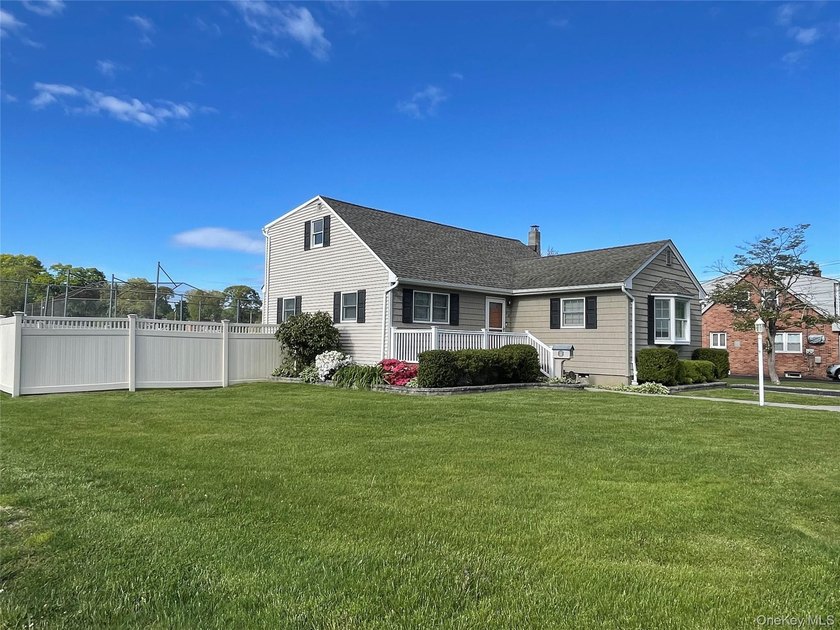 Meticulously maintained with pride of ownership, this sun - photo 35