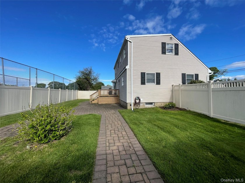 Meticulously maintained with pride of ownership, this sun - photo 36