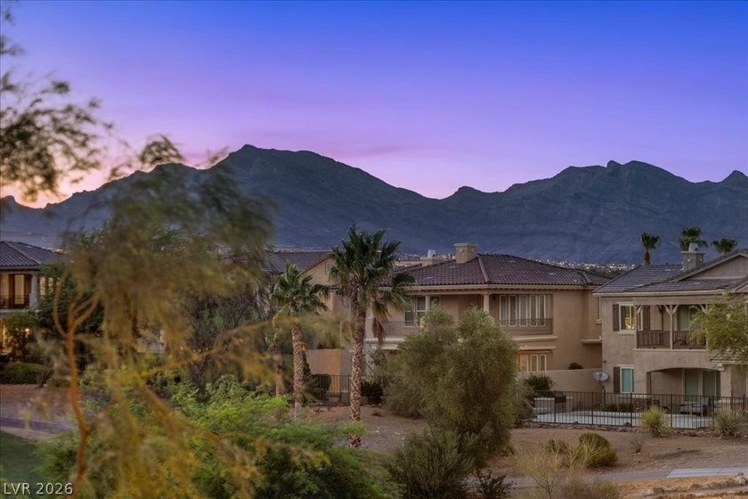 Wake up to Golf Course views. End every day with Red Rock - photo 41