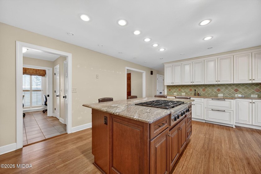 Located on cul de sac in highly desirable St Andrews in Country - photo 3