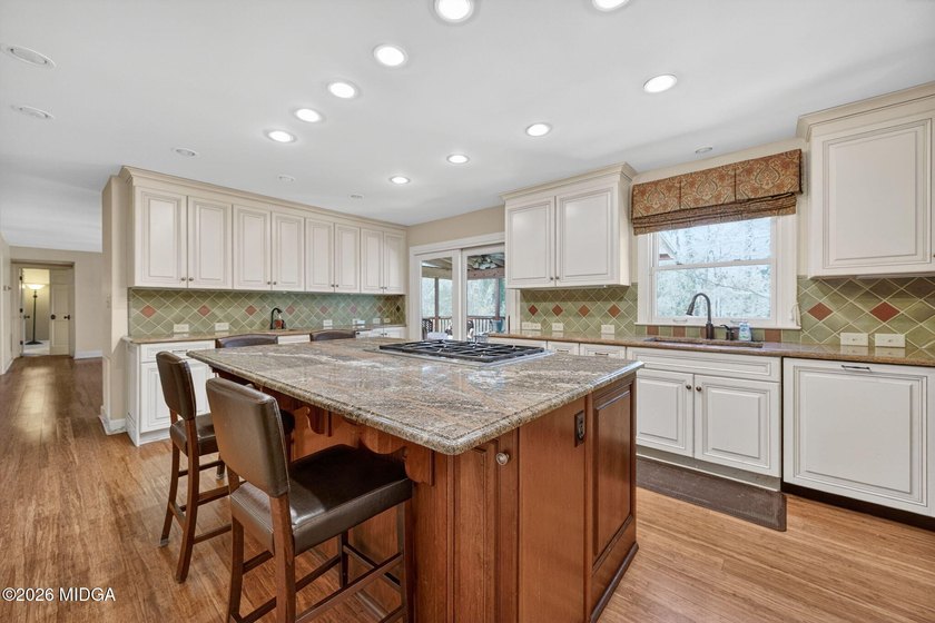 Located on cul de sac in highly desirable St Andrews in Country - photo 4