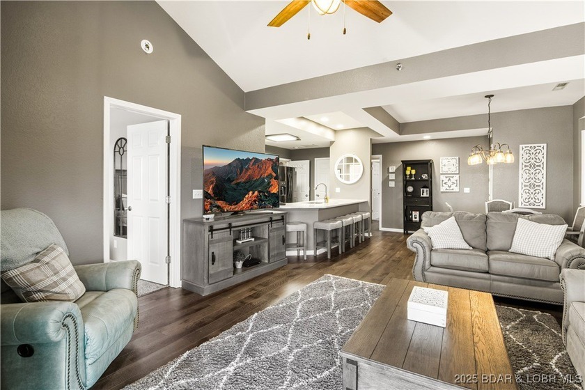 Welcome to your dream retreat! This immaculate 3-bedroom, 2-bath - photo 2