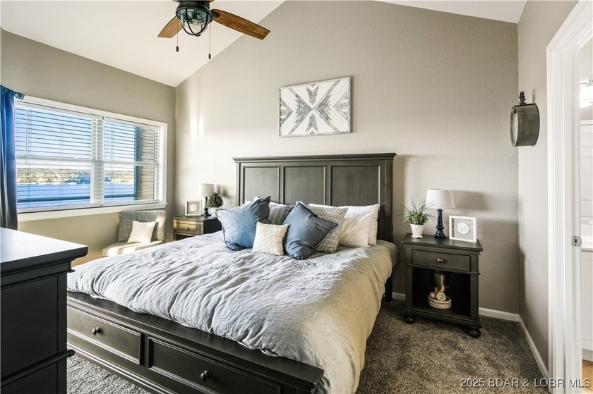 Welcome to your dream retreat! This immaculate 3-bedroom, 2-bath - photo 3