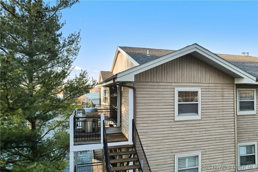 Welcome to your dream retreat! This immaculate 3-bedroom, 2-bath - photo 8