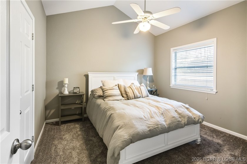 Welcome to your dream retreat! This immaculate 3-bedroom, 2-bath - photo 10