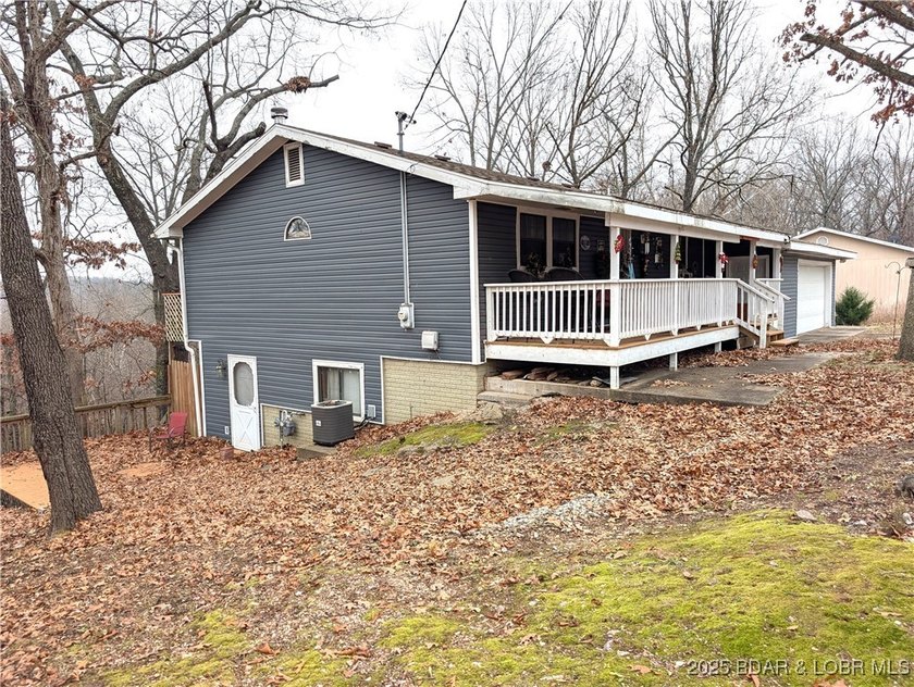 What a lovely family home with large rooms so close to the Lake - photo 3