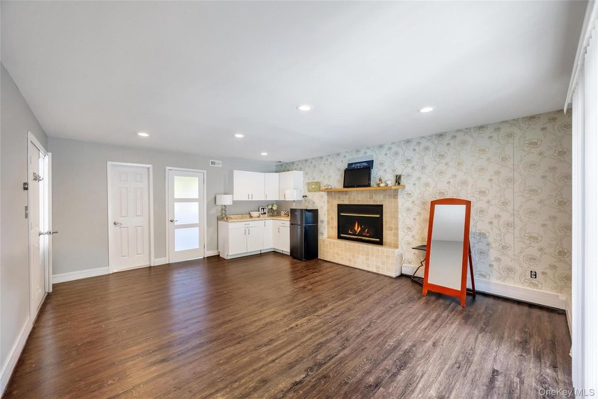 Welcome Home To 859 Pine Avenue, West Islip: A Stunning - photo 20