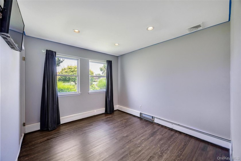 Welcome Home To 859 Pine Avenue, West Islip: A Stunning - photo 23