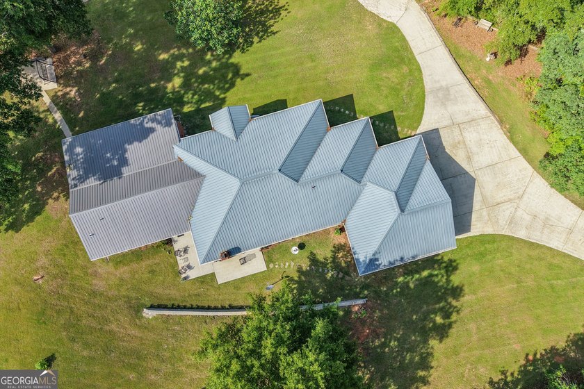 This custom-built full-time lake residence on Jackson Lake is an - photo 5