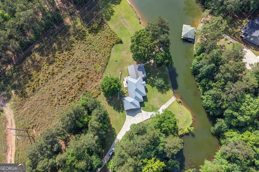 This custom-built full-time lake residence on Jackson Lake is an - photo 7