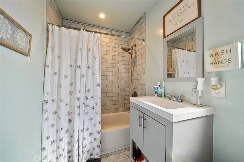Welcome to 4228 Ostrom Ave., a beautiful and spacious family - photo 17