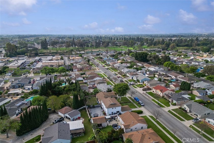 Welcome to 4228 Ostrom Ave., a beautiful and spacious family - photo 32