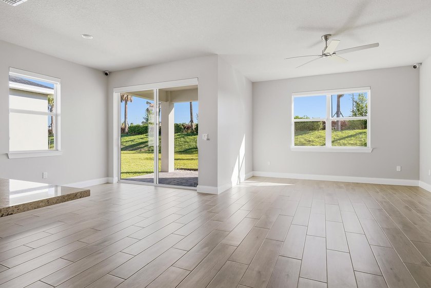 SELLER MOTIVATED!! Experience modern living in this newly built - photo 11