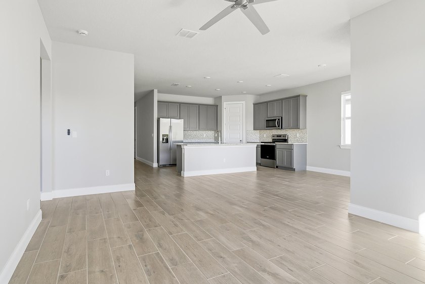 SELLER MOTIVATED!! Experience modern living in this newly built - photo 12