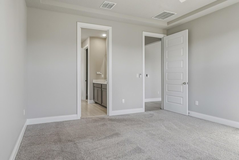 SELLER MOTIVATED!! Experience modern living in this newly built - photo 14