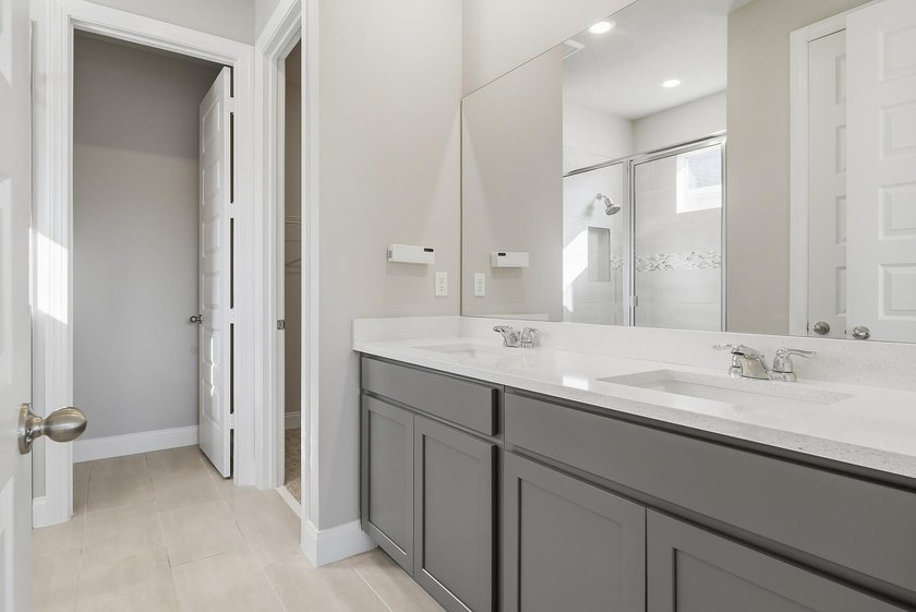 SELLER MOTIVATED!! Experience modern living in this newly built - photo 15