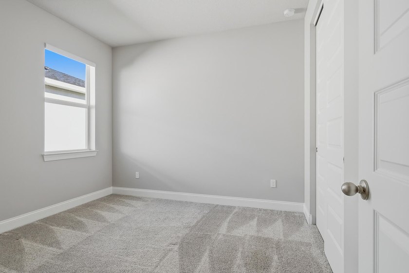 SELLER MOTIVATED!! Experience modern living in this newly built - photo 18
