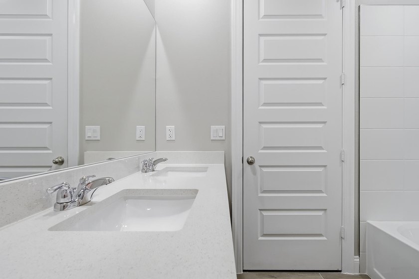 SELLER MOTIVATED!! Experience modern living in this newly built - photo 23