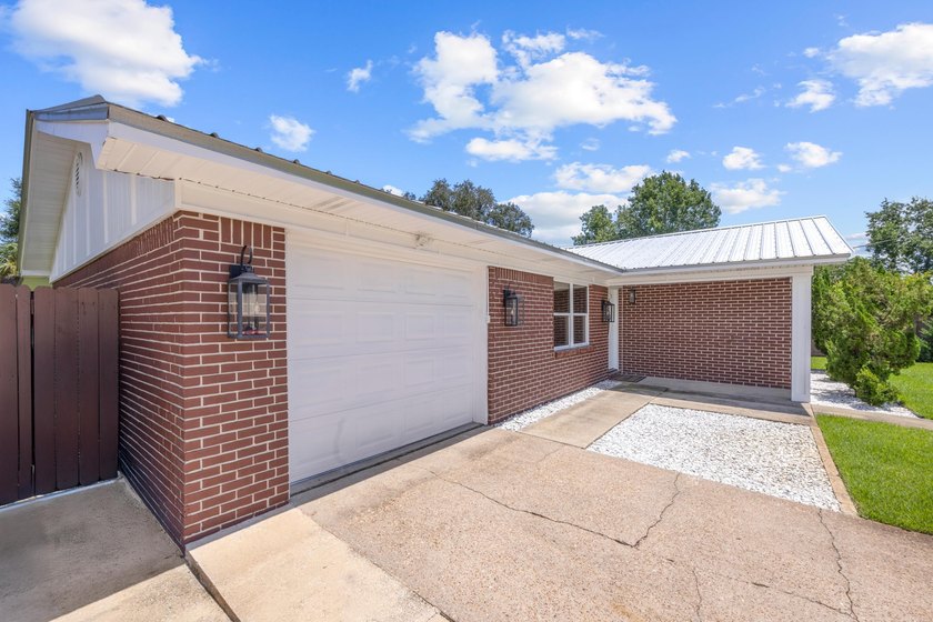 This impeccably renovated home is ready to move in! From the - photo 3