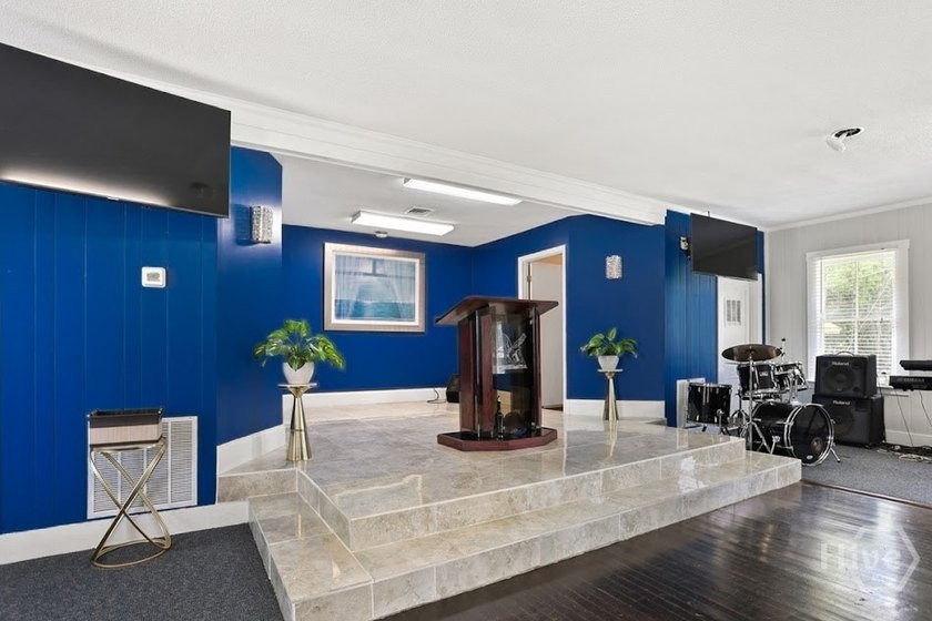 Exceptional opportunity to own a well-maintained Special Purpose - photo 14