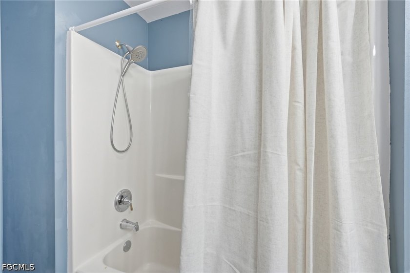 Welcome to this beautifully maintained 3 bedroom, 2 bathroom - photo 22