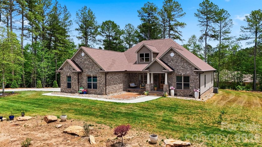 Custom home in a gated community, offering access to lake - photo 3