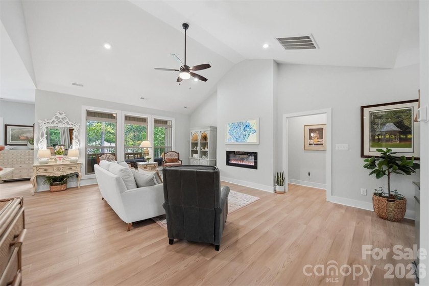 Custom home in a gated community, offering access to lake - photo 8