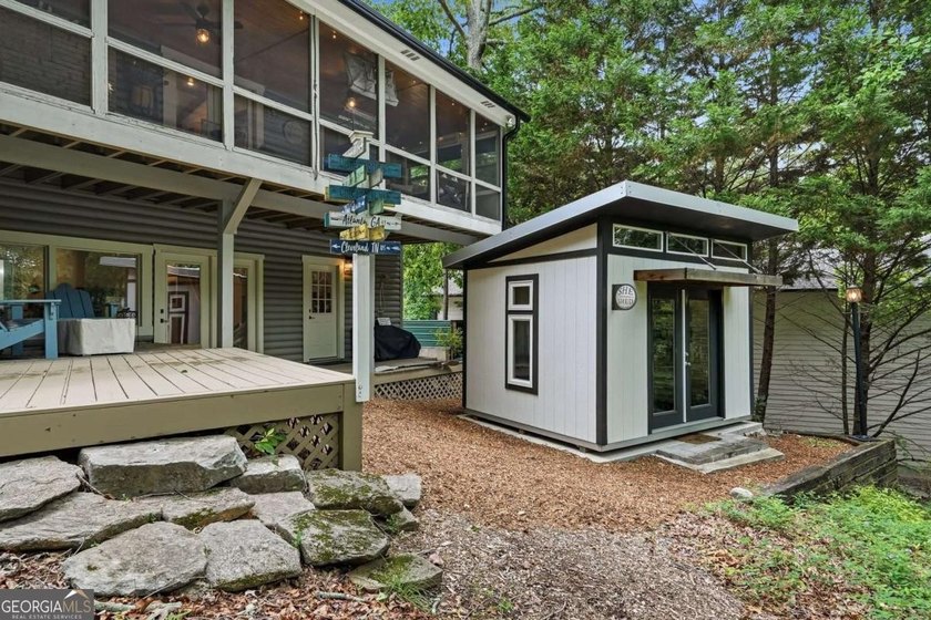 LAKE LANIER LIVING AT ITS FINEST! This beautifully renovated - photo 14