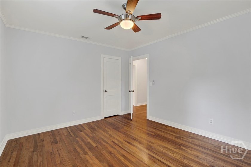 Welcome home to this beautifully updated 4 bedroom, 2 bathroom - photo 22