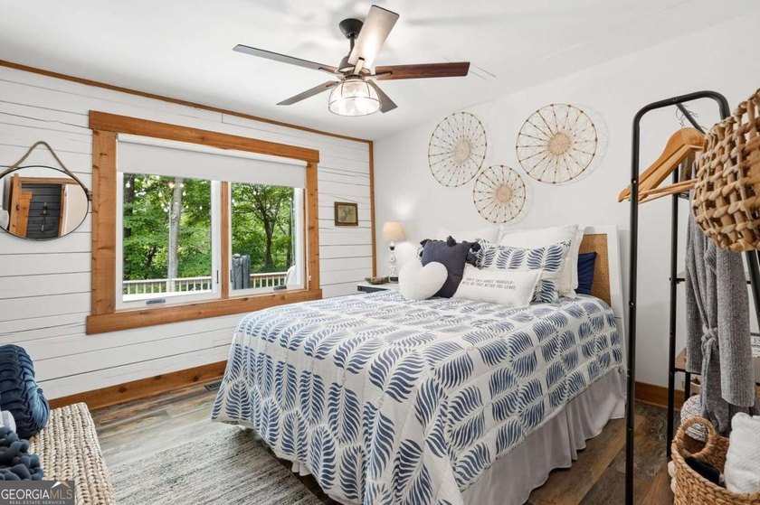 LAKE LANIER LIVING AT ITS FINEST! This beautifully renovated - photo 34
