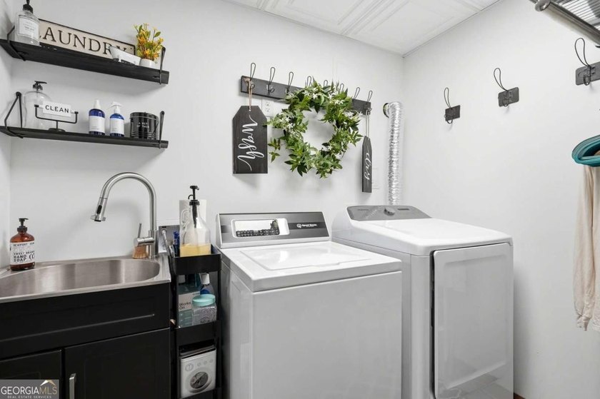 LAKE LANIER LIVING AT ITS FINEST! This beautifully renovated - photo 50