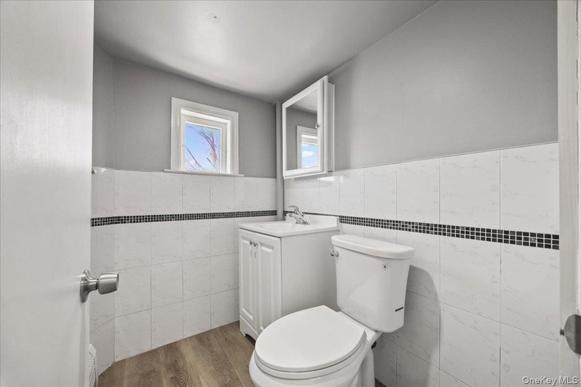 Move-in ready home on a quiet Freeport block! Features bright - photo 9