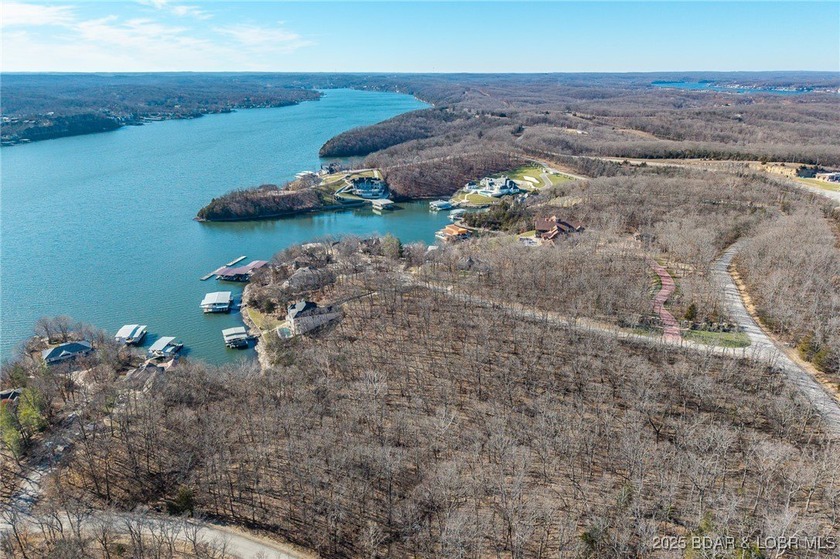 Enjoy the charm of ever-changing lake scenery with this Seasonal - photo 3