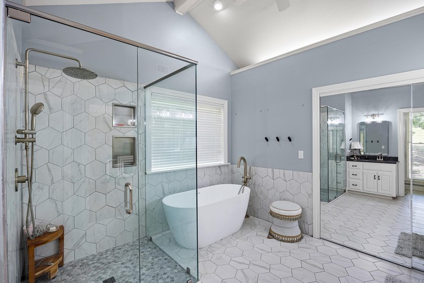 Perched to capture sweeping, unobstructed views of Lake - photo 30
