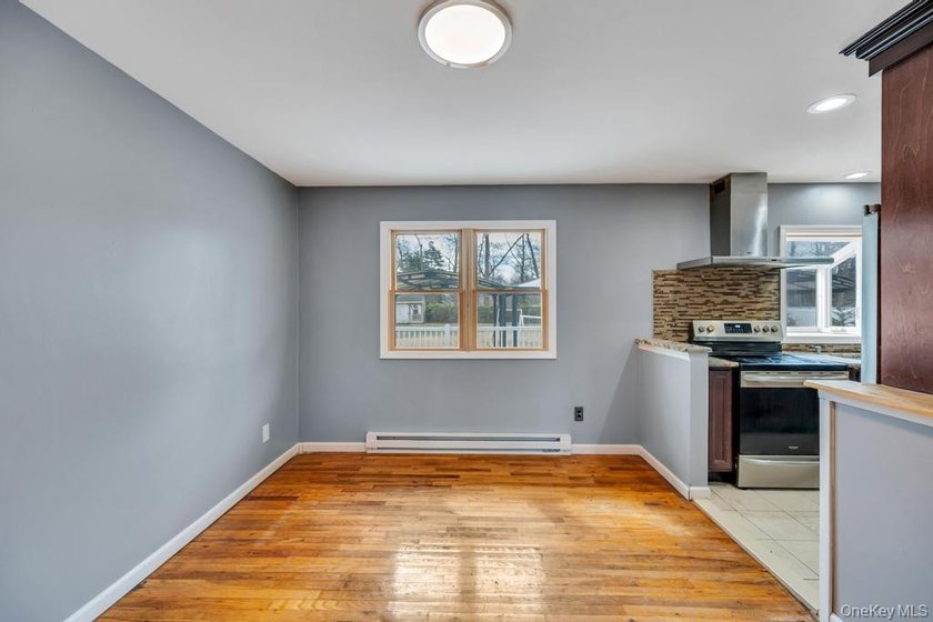 Exceptional East Islip Colonial offering an impressive 8 - photo 6