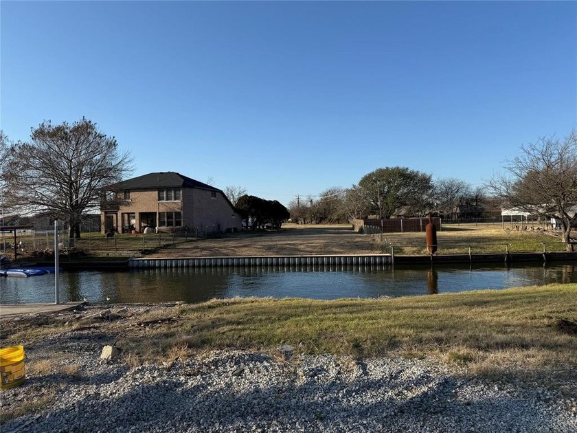 Build your dream home on Lake Granbury! Rare, double lot - photo 4