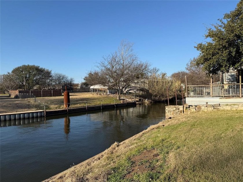 Build your dream home on Lake Granbury! Rare, double lot - photo 5