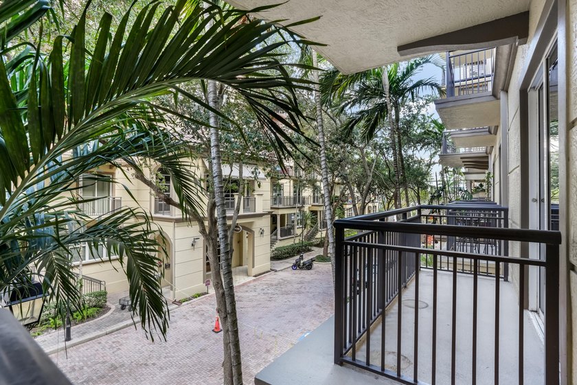 Remodeled &amp; 'FURNISHED' townhome on the main promenade at Wilton - photo 30
